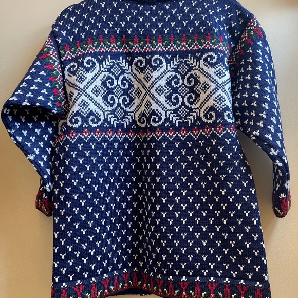 Beautiful Nordstrikk Cardigan - Picture 6 of 6